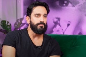Ο Διονύσης Ατζαράκης αποκάλυψε για πρώτη φορά τον λόγο που αποχώρησε από την παράσταση "Πες το ψέματα" - εικόνα 4