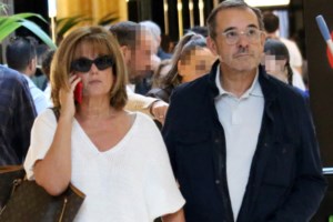 Σπάνια βραδινή έξοδος για τον Παύλο Τσίμα με τη σύζυγο του - εικόνα 2