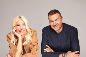 Ο Γιώργος Λιάγκας γιορτάζει και ποζάρει στην αγκαλιά των γιων του - Δείτε το τρυφερό στιγμιότυπο