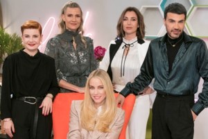 H Έλενα Παπασταύρου ανέβηκε τα σκαλιά της εκκλησίας!