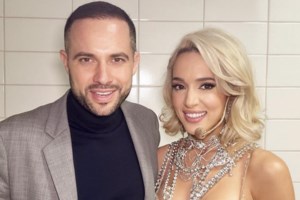 Η απίστευτη φωτογραφία της Καλομοίρας από την παιδική της ηλικία, αγκαλιά με τον σύζυγό της