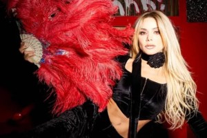 Σπάνια βραδινή εμφάνιση της Josephine με τη μητέρα της, Μαργαρίτα Βεντή! Η απίστευτη ομοιότητά τους - εικόνα 4