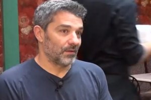 Το τρυφερό φιλί του Πέτρο Λαγούτη με την Μάρθα Λαμπίρη στο πάρτι των γενεθλίων του - εικόνα 2