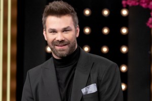 Γενέθλια για τον Γιώργο Σαμπάνη με την Ιωάννα Σαρρή στο πλευρό του