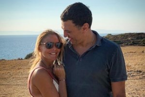 Ο Βασίλης Κικίλιας γιορτάζει για πρώτη φορά την ημέρα του πατέρα με ένα γλυκό φιλί!