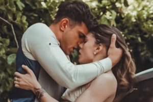 Η Αφροδίτη Λιάντου απολαμβάνει την πανσέληνο με τον Αλέξανδρο Σκουρλέτη - εικόνα 2