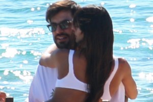 Η Ηλιάνα Παπαγεωργίου γιόρτασε τα γενέθλιά της και αγνόησε τους δημοσιογράφους που περίμεναν για δηλώσεις - εικόνα 2