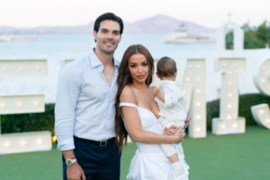 Η Ελένη Φουρέιρα ποζάρει πιο σέξι από ποτέ μόνο με το μπικίνι της - εικόνα 2