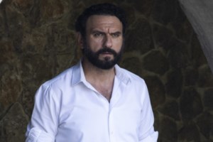 Ο Μελέτης Ηλίας διακοπές με τα παιδάκια του: "Δύο πατερίτσες, ένα σπασμένο πόδι..."