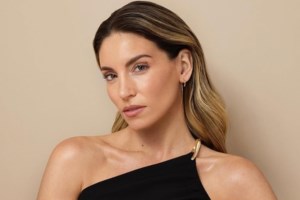 Η Υβόννη Μπόσνιακ δοκίμασε την πιο αμφιλεγόμενη τάση μακιγιάζ όλων των εποχών