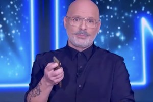 "Πάγωσε" τον Γιώργο Καράβα ο Νίκος Μουτσινάς: "Θα σου κάνω μια κίτρινη ερώτηση" - εικόνα 2