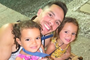 Οι πρώτες φωτογραφίες από τις διακοπές του Λευτέρη Πετρούνια & της Βασιλικής Μιλλούση με τις κόρες τους