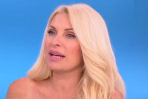 Χείμαρρος η Ελένη Μενεγάκη: "Πόσα να μας σούρουνε; Yπάρχει πάντα μια ομάδα ανθρώπων που λες, δεν έχει τίποτα άλλο να κάνει παρά να γράφει σκληρά πράγματα και κακίες;"