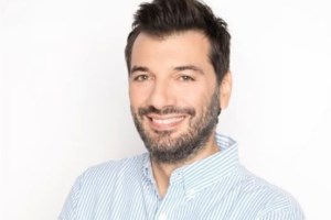 Ο Παναγιώτης Χατζηδάκης μιλάει πρώτη φορά για τον ερχομό του γιου του