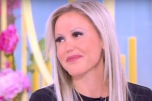 "Λύγισε" η Γωγώ Γαρυφάλλου για τον Νίκο Φλωρινιώτη: "Αγόρασε κοστούμι να έρθει εδώ και το φόρεσε στο τελευταίο ταξίδι" - εικόνα 2