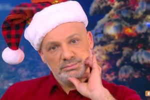 Σε δύσκολη θέση ο Νίκος Μουτσινάς απέναντι στο Big Brother