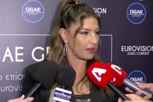 Η στιγμή που η Έλενα Παπαρίζου ξεσπά σε κλάματα όταν βλέπει τον πατέρα της σε βίντεο από τη Eurovision του 2005 - εικόνα 2