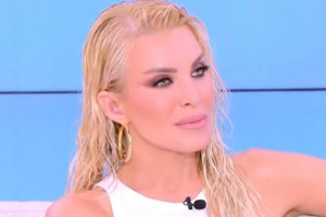 Το τρυφερό φιλί του Βασίλη Σταθοκωστόπουλου στην Κωνσταντίνα Σπυροπούλου, λίγο πριν γίνουν ξανά γονείς