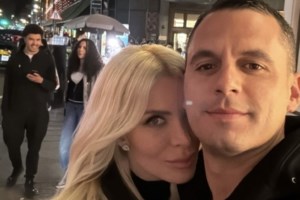 Η Κατερίνα Καινούργιου στην αγκαλιά του Παναγιώτη Κουτσουμπή! Νέες φωτογραφίες από το ταξίδι τους στο Λονδίνο