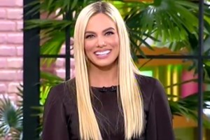 Η Ιωάννα Μαλέσκου ποζάρει μαζί με τον αδερφό της – Δείτε τη φωτογραφία