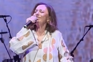 Όλες οι διάσημες παρουσίες στη μεγάλη συναυλία στο Καλλιμάρμαρο για τον Λευτέρη Παπαδόπουλο