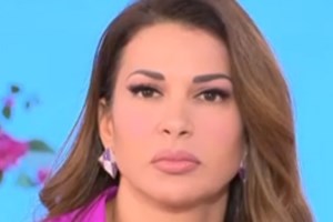 Tο τρυφερό φιλί της Ελένη Χατζίδου και του Ετεοκλή Παύλου on air με αφορμή την γιορτή του Αγίου Βαλεντίνου - εικόνα 2