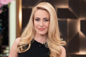 Σοφία Μανωλάκου: "Το δημοσιοποίησα στην εκπομπή του Αρναούτογλου, άτομα με την ίδια νόσο μού έστειλαν μηνύματα"