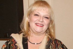 Φωτεινή Μπαξεβάνη: "Τριών ετών ένας κύριος με πήρε και με έβαλε σε ένα ταξί - Χαιρετούσα τη μαμά μου από το παράθυρο"