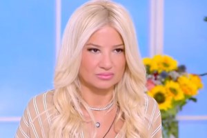 Φαίη Σκορδά: "Με συγχωρείτε, αυτή τη στιγμή τρέμω - Μου έστειλε κάποια μηνύματα..."