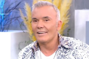 Ο Στέλιος Ρόκκος σε μια σπάνια δημόσια εμφάνιση με τη σύζυγό του, Λελέ Γκόφα