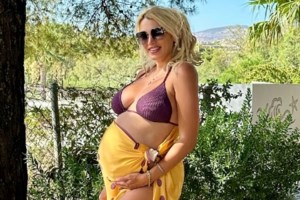 Πιο εντυπωσιακή από ποτέ η Κωνσταντίνα Σπυροπούλου σε βραδινή της έξοδο, δύο εβδομάδες μετά τη γέννηση του γιου της