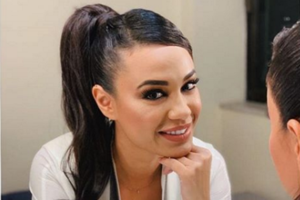 Άρπαξαν φωτιά τα μαλλιά της Πηνελόπης Πλάκα - εικόνα 2