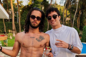 Άγγελος Λάτσιος & Άρης Αργυρόπουλος | Βραδινή έξοδος στο κέντρο της Αθήνας! Δείτε το στιγμιότυπο