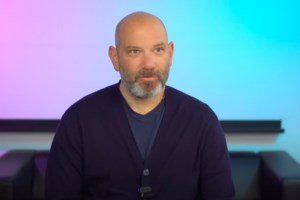 Γιώργος Λάγιος: "Με φλερτάρουν πάρα πολύ οι άντρες σχεδόν περισσότερο και από γυναίκες"