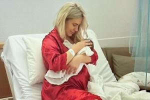 H Ειρήνη Γκανιάτσου μας δείχνει το σώμα της, 2 μήνες μετά τη γέννηση του γιου της