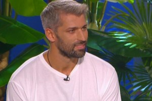 Η Ναταλία Γερμανού σχολιάζει επικά τα "καυτά" ενσταντανέ του Αλέξη Παππά και της συντρόφου του