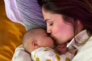 Η απάντηση της Μαίρης Συνατσάκη για το ενδεχόμενο βάφτισης της κόρης της & η ενόχληση σε ερώτηση για δεύτερο παιδί - εικόνα 3