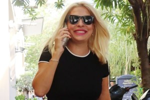 Η Ελένη Μενεγάκη ποζάρει με την κόρη της! - εικόνα 3