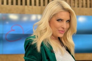 Η Ελένη Μενεγάκη με μελανιά στο πόδι της | Η άγνωστη πτώση της