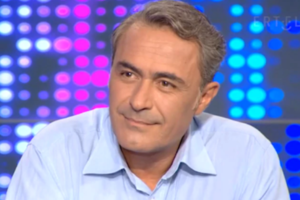 Θανάσης Κουρλαμπάς: "Είχε παθιαστεί τόσο πολύ που ήθελε να μου πετάξει το μπουκάλι με το νερό"