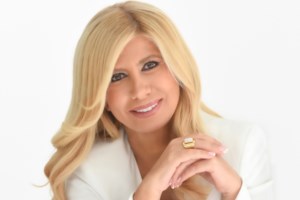 Συγκινημένη η Ζήνα Κουτσελίνη στο φινάλε της εκπομπής: "Οι φωτεινές αγκαλιές σας με κάνουν να κοιμάμαι ήσυχη"