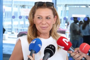 Aide-mémoire | Σενάρια επιστημονικής φαντασίας, τηλεοπτικής φιλοδοξίας & μια all star εγκυμοσύνη