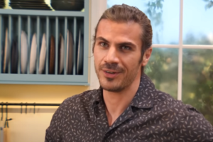 Άκης Πετρετζίκης | Μας δείχνει τα πρώτα πλάνα από το δωμάτιο του γιου του