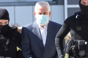 Η ατάκα του Δημήτρη Φιλιππίδη στους δημοσιογράφους κατά την άφιξη του στο δικαστήριο: "Σοβαρευτείτε ρε..."