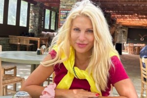 Η Ελένη Μενεγάκη στο απόλυτο #familygoals στιγμιότυπο με τον Μάκη Παντζόπουλο και την κόρη τους