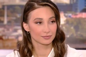 Ο Γιώργος Αγγελόπουλος επισκέφθηκε το σπίτι της μητέρας του στη Σκιάθο με τη Δήμητρα Βαμβακούση