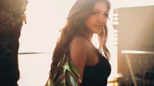 Η Ελενα Παπαριζου με τo visualizer του &quot;Καληνυχτα&quot; ξεπερασε τις 1 εκ. προβολες