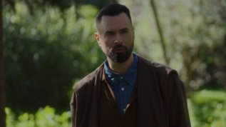 Ο Γιωργος Παπαδοπουλος επιστρεφει μουσικα με το πιο ερωτικο του τραγουδι και ερμηνευει "Εκεινος"