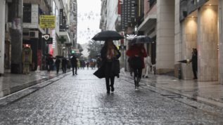 Καιρος: Ανοδος της θερμοκρασιας και τοπικες βροχες - Η προγνωση για το Σαββατοκυριακο