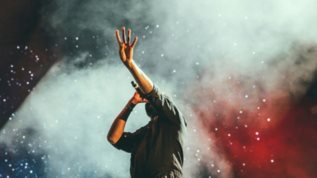 Δυο οι καταγγελιες βομβα κατα πασιγνωστου τραγουδιστη για σεξουαλικη παρενοχληση - &quot;Ειναι πολυ μεγαλο ονομα&quot;